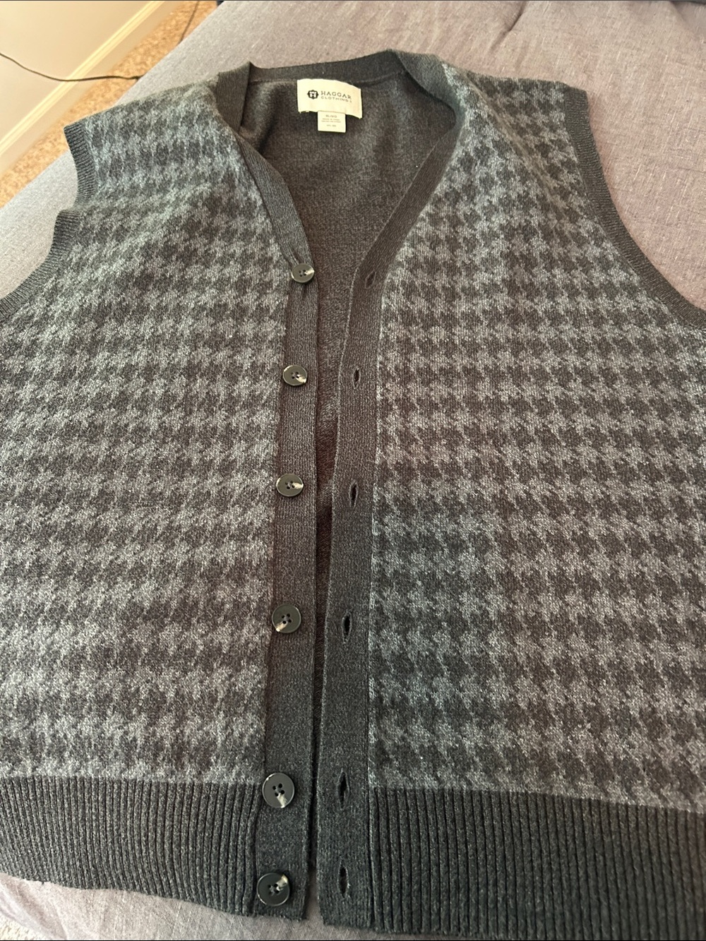Haggar Men's Gray Houndstooth Wool-Blend Button Vest